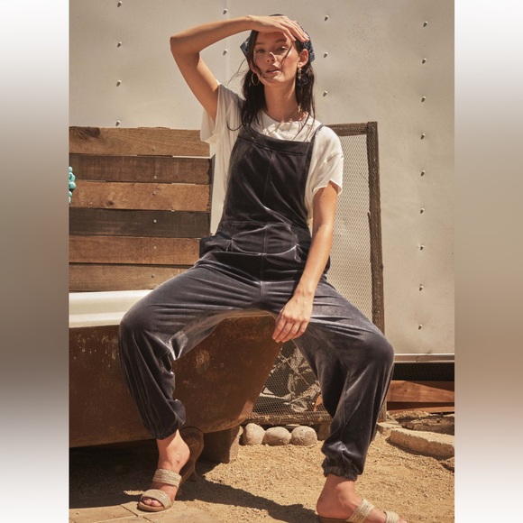 19 Fabulous Stretch Velvet Pleated Overall Jumpsuit - Picture 2 of 7